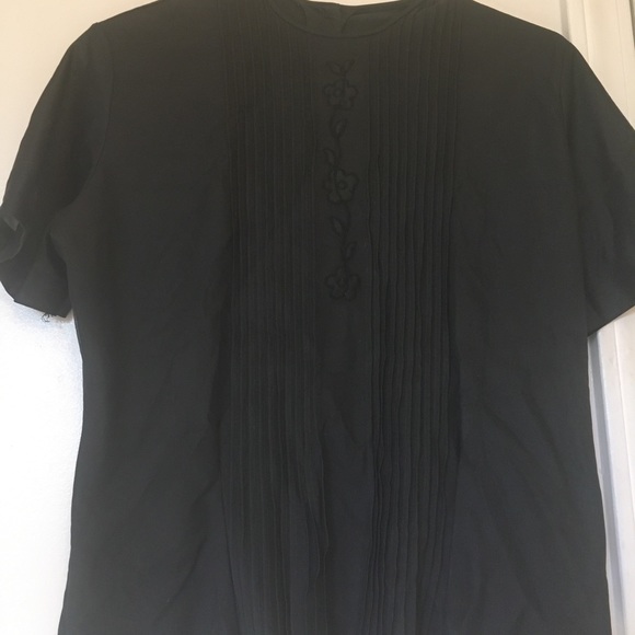 Delicate vintage black shirt w flowers and buttons - Picture 1 of 4